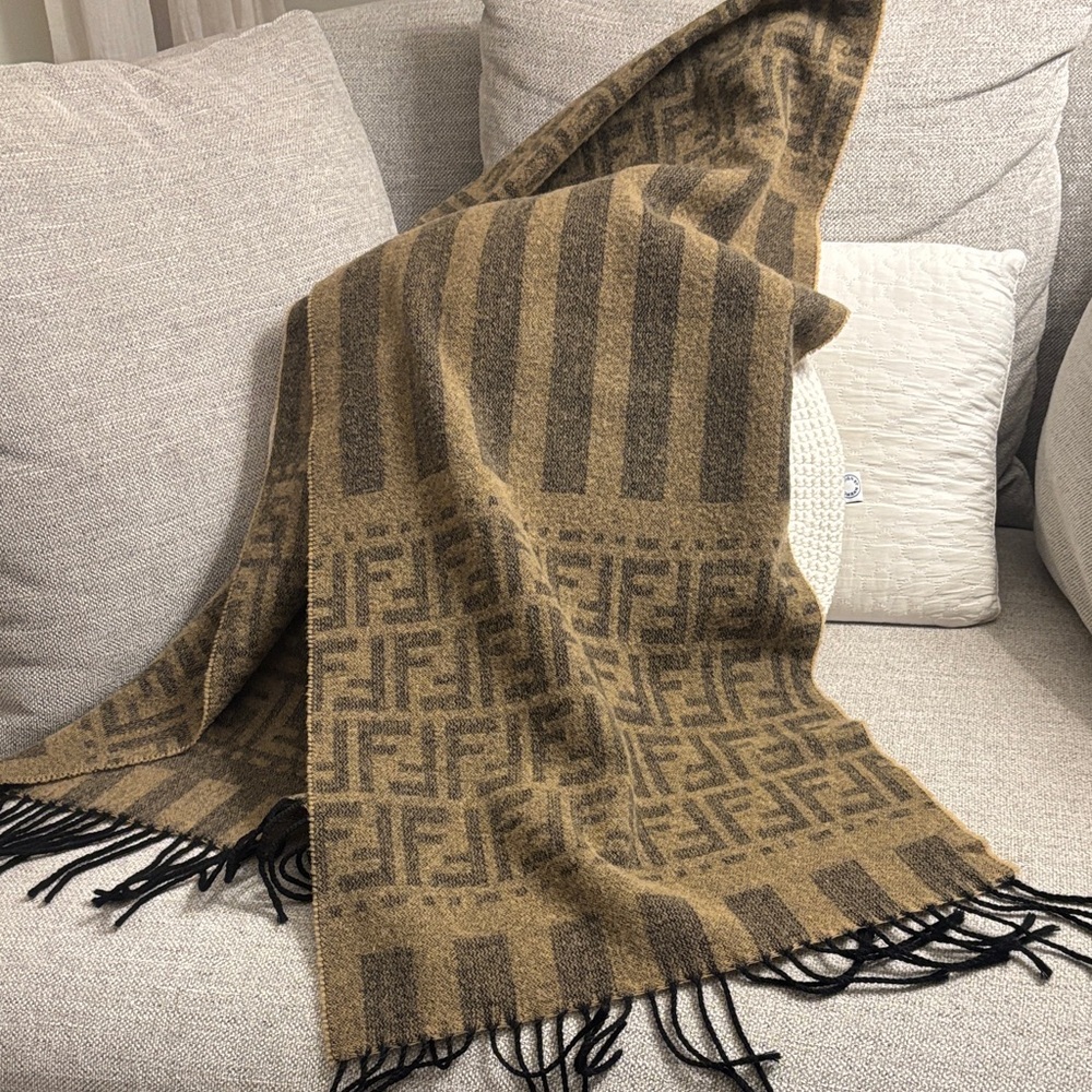 Fendi Brown wool scarf -unisex